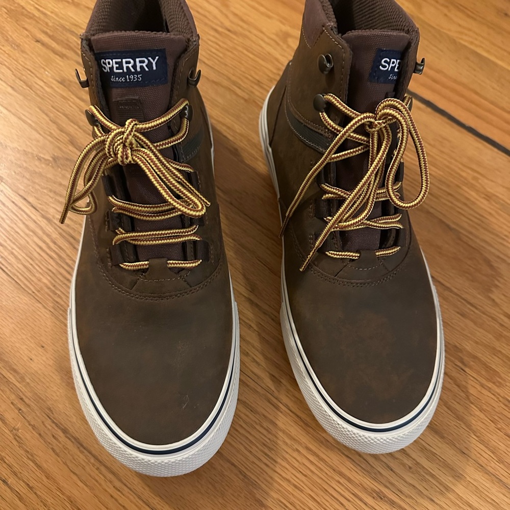 Sperry Men's Brown Leather Boots with Gold Laces
